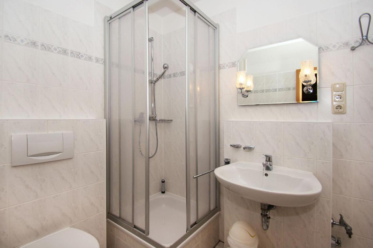 Balkon, Gratis Nutzung Vom Ahoi Erlebnisbad Und Sauna In Sellin - Villa Karola Fewo 09 Goehren  Ngoại thất bức ảnh